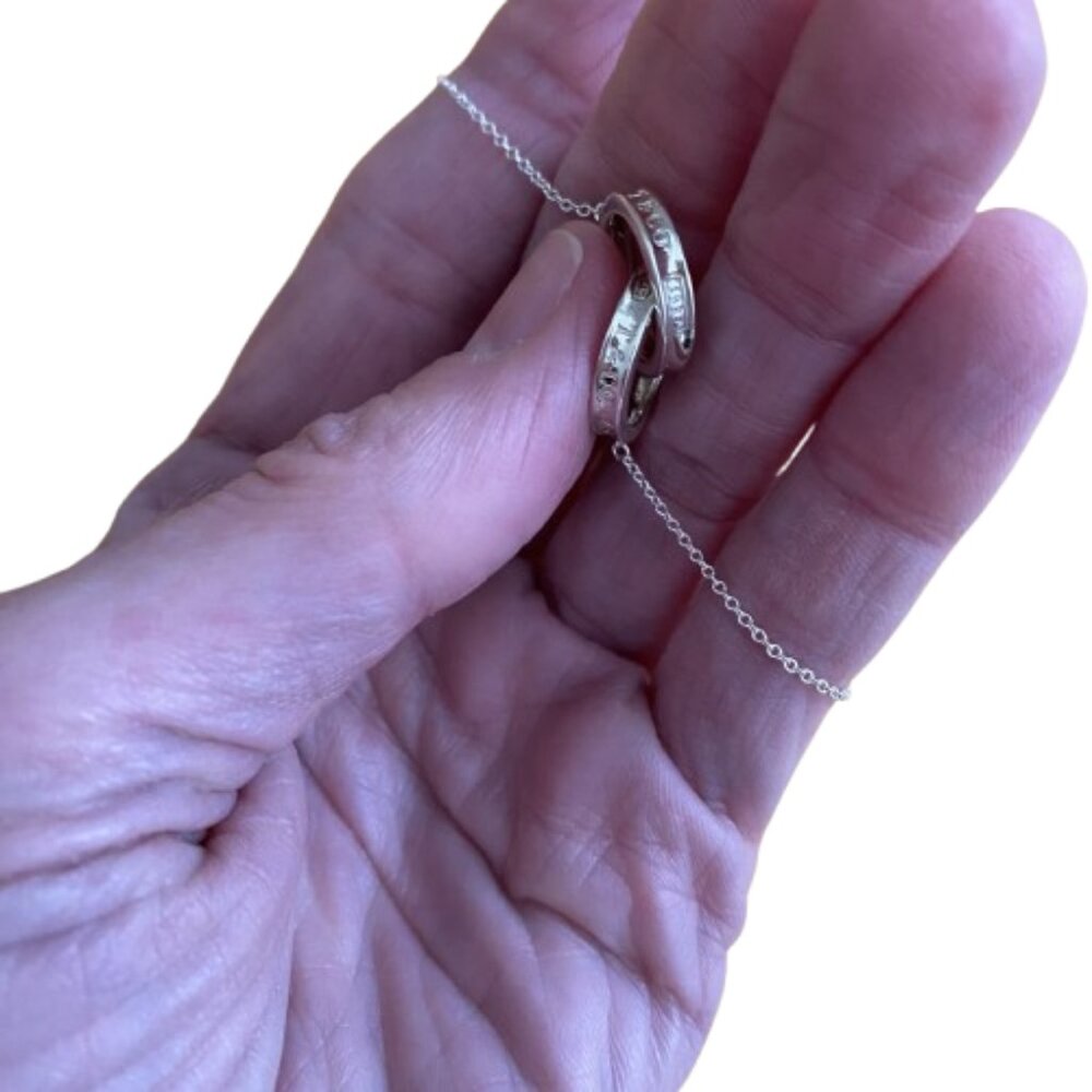 Tiffany & Co. Interlocking Circles Pendant, in silver NWOT - Picture 2 of 5